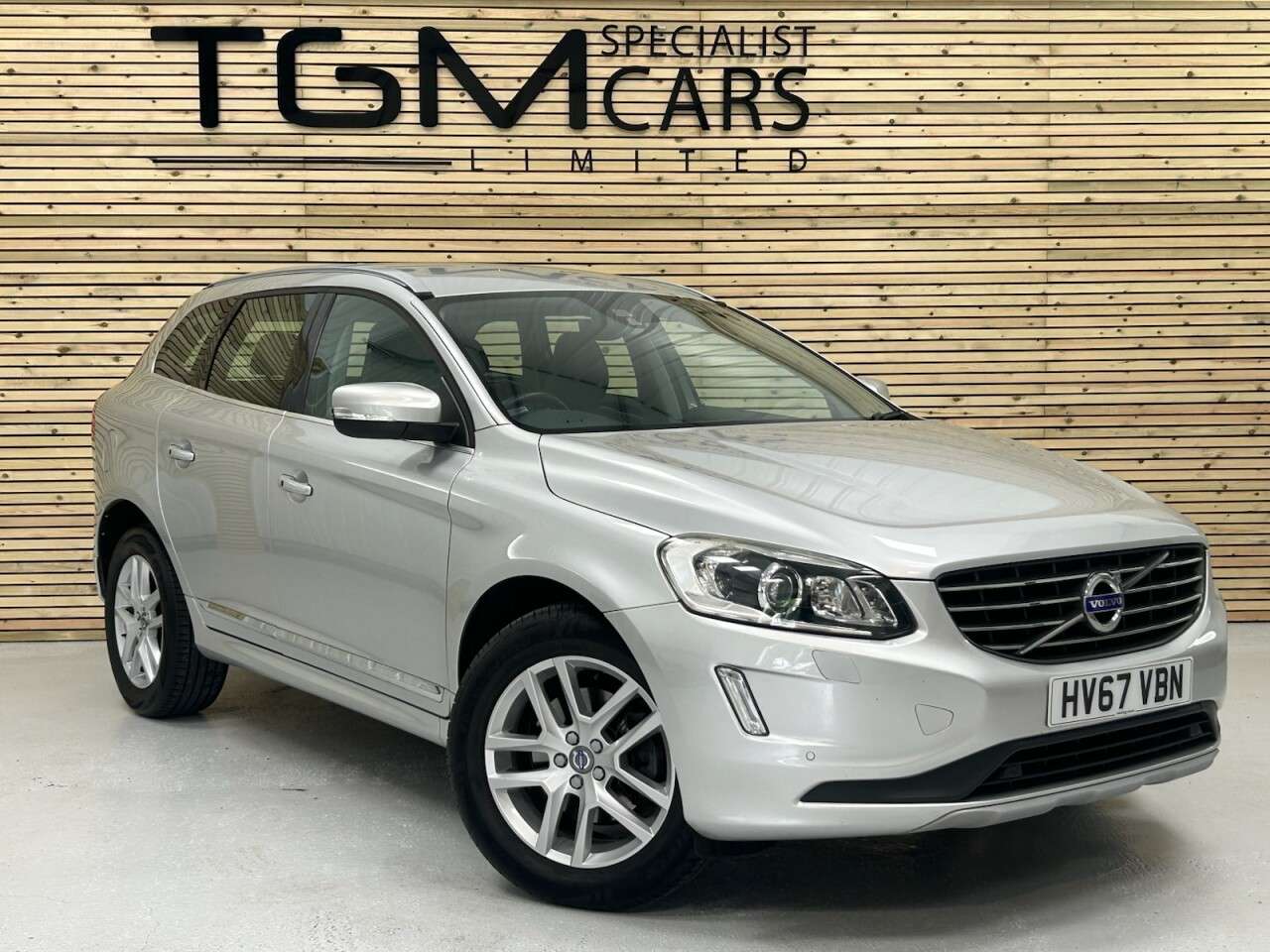 A 2017 VOLVO XC60 2.4 D4 SE Lux Nav SUV 5dr Diesel Manual AWD Euro 6 (s/s) (190 ps) A 2017 VOLVO XC60 2.4 D4 SE Lux Nav SUV 5dr Diesel Manual AWD Euro 6 (s/s) (190 ps)