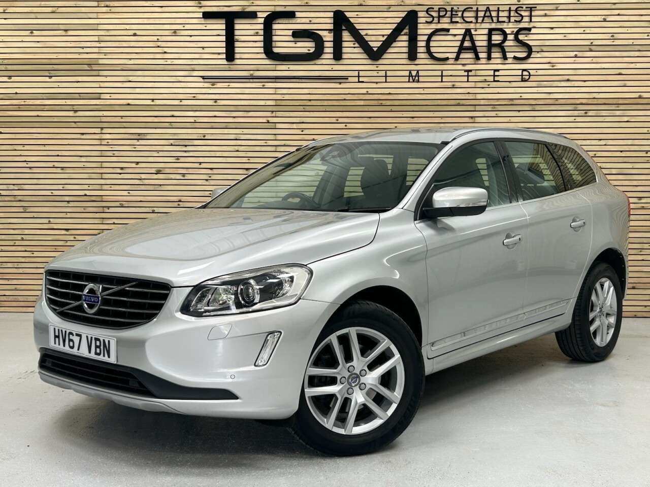 A 2017 VOLVO XC60 2.4 D4 SE Lux Nav SUV 5dr Diesel Manual AWD Euro 6 (s/s) (190 ps) A 2017 VOLVO XC60 2.4 D4 SE Lux Nav SUV 5dr Diesel Manual AWD Euro 6 (s/s) (190 ps)