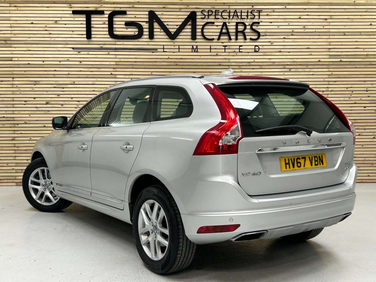 A 2017 VOLVO XC60 2.4 D4 SE Lux Nav SUV 5dr Diesel Manual AWD Euro 6 (s/s) (190 ps) A 2017 VOLVO XC60 2.4 D4 SE Lux Nav SUV 5dr Diesel Manual AWD Euro 6 (s/s) (190 ps)