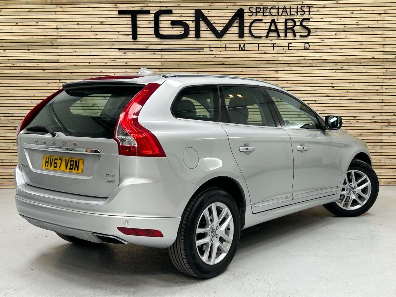 A 2017 VOLVO XC60 2.4 D4 SE Lux Nav SUV 5dr Diesel Manual AWD Euro 6 (s/s) (190 ps) A 2017 VOLVO XC60 2.4 D4 SE Lux Nav SUV 5dr Diesel Manual AWD Euro 6 (s/s) (190 ps)