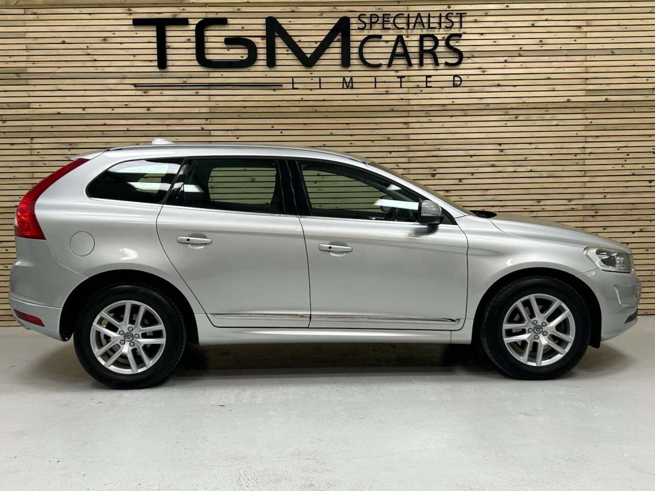 2017 VOLVO XC60 2017 VOLVO XC60
