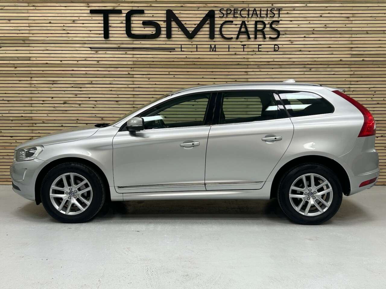 2017 VOLVO XC60 2017 VOLVO XC60