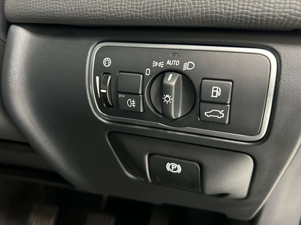 2017 VOLVO XC60 2017 VOLVO XC60