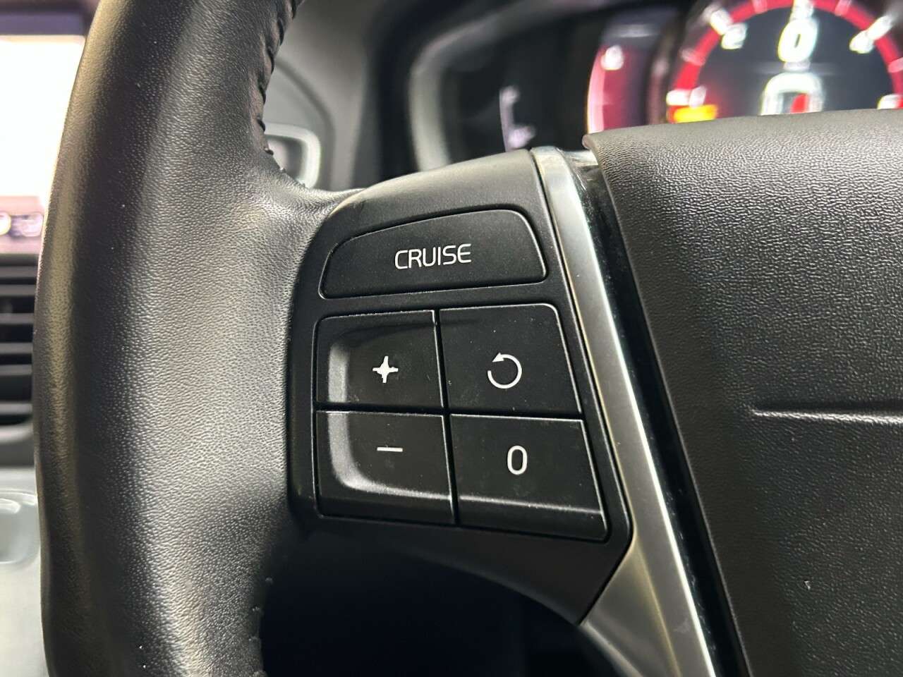 2017 VOLVO XC60 2017 VOLVO XC60