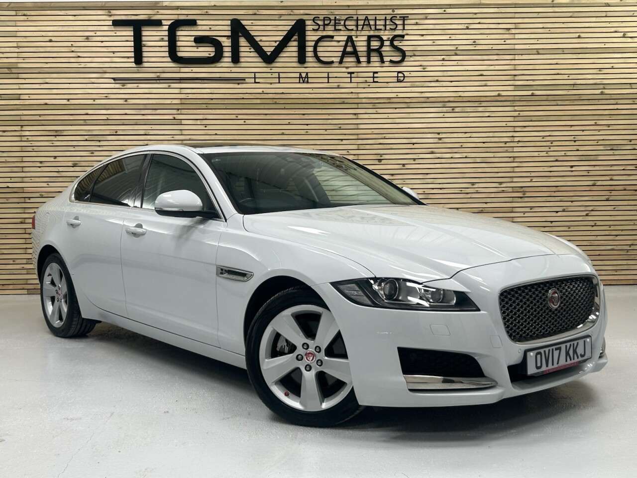 A 2017 JAGUAR XF 2.0d Portfolio Saloon 4dr Diesel Auto AWD Euro 6 (s/s) (180 ps) A 2017 JAGUAR XF 2.0d Portfolio Saloon 4dr Diesel Auto AWD Euro 6 (s/s) (180 ps)