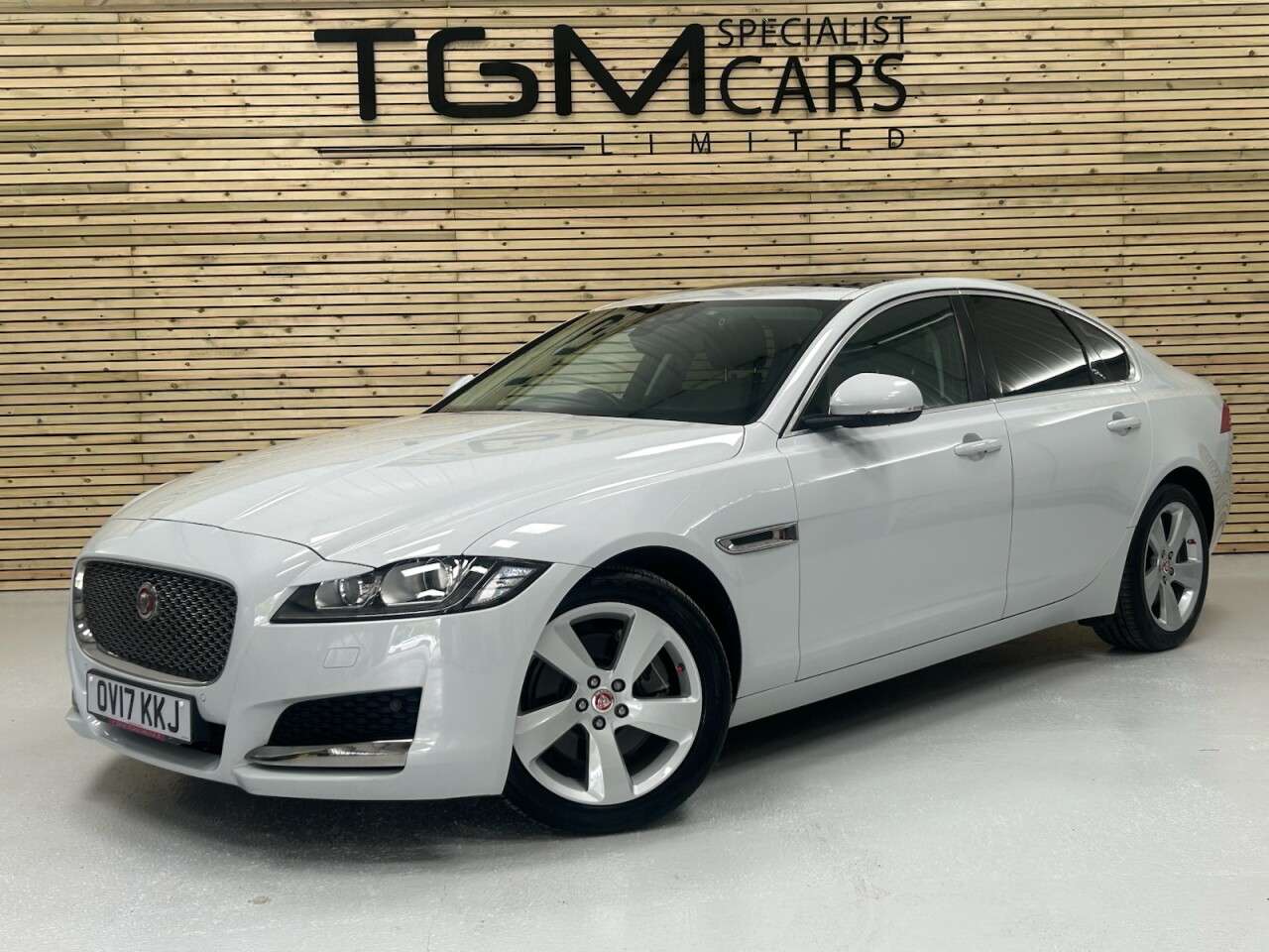 A 2017 JAGUAR XF 2.0d Portfolio Saloon 4dr Diesel Auto AWD Euro 6 (s/s) (180 ps) A 2017 JAGUAR XF 2.0d Portfolio Saloon 4dr Diesel Auto AWD Euro 6 (s/s) (180 ps)