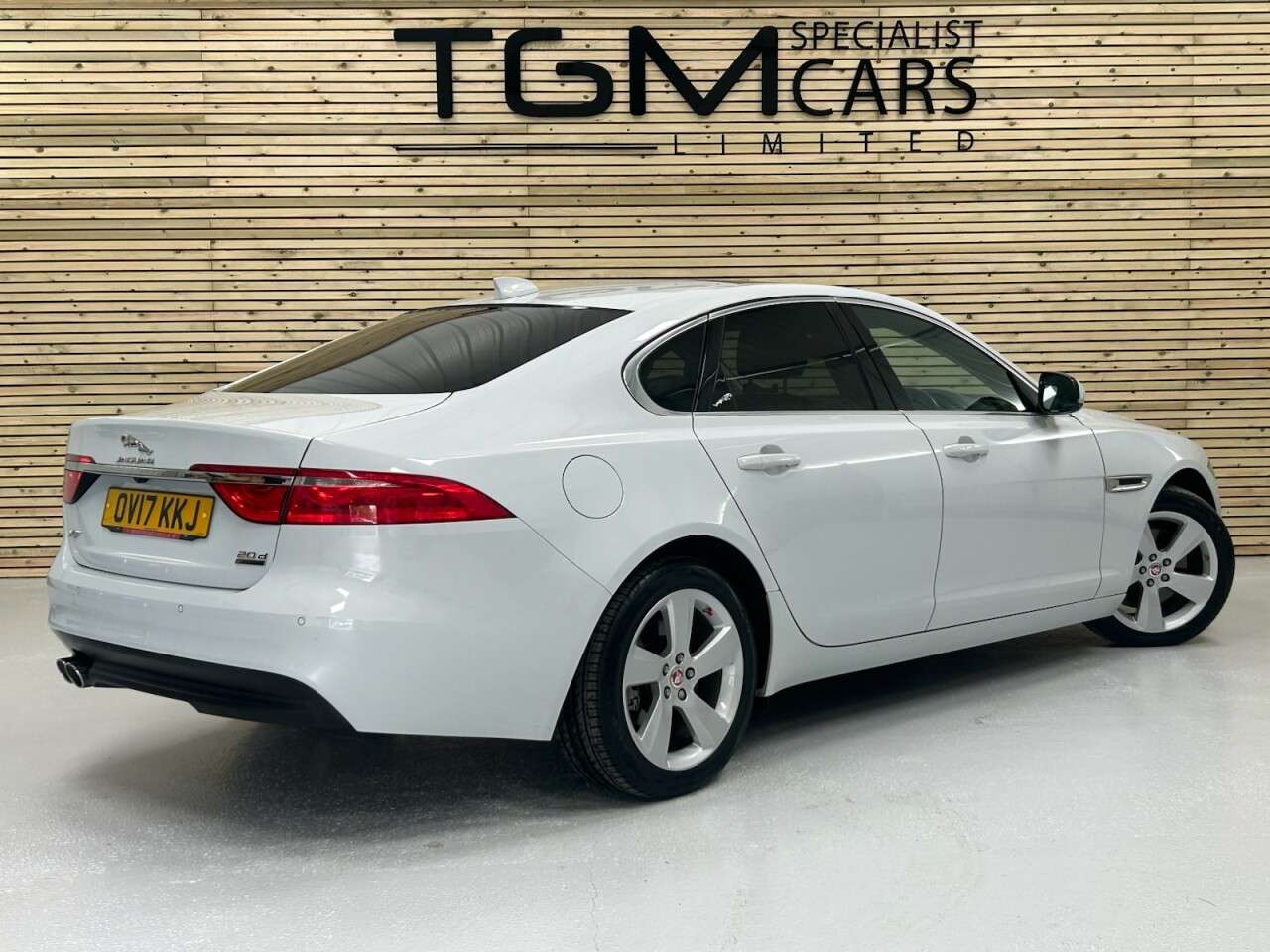 A 2017 JAGUAR XF 2.0d Portfolio Saloon 4dr Diesel Auto AWD Euro 6 (s/s) (180 ps) A 2017 JAGUAR XF 2.0d Portfolio Saloon 4dr Diesel Auto AWD Euro 6 (s/s) (180 ps)