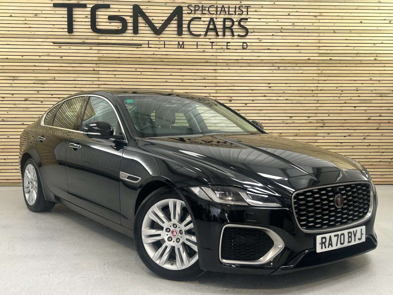 A 2021 JAGUAR XF 2.0 D200 MHEV S Saloon 4dr Diesel Auto Euro 6 (s/s) (204 ps) A 2021 JAGUAR XF 2.0 D200 MHEV S Saloon 4dr Diesel Auto Euro 6 (s/s) (204 ps)