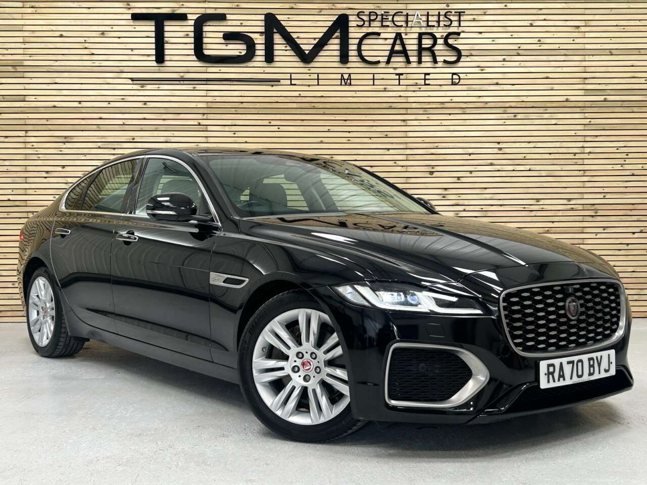 A 2021 JAGUAR XF 2.0 D200 MHEV S Saloon 4dr Diesel Auto Euro 6 (s/s) (204 ps) A 2021 JAGUAR XF 2.0 D200 MHEV S Saloon 4dr Diesel Auto Euro 6 (s/s) (204 ps)