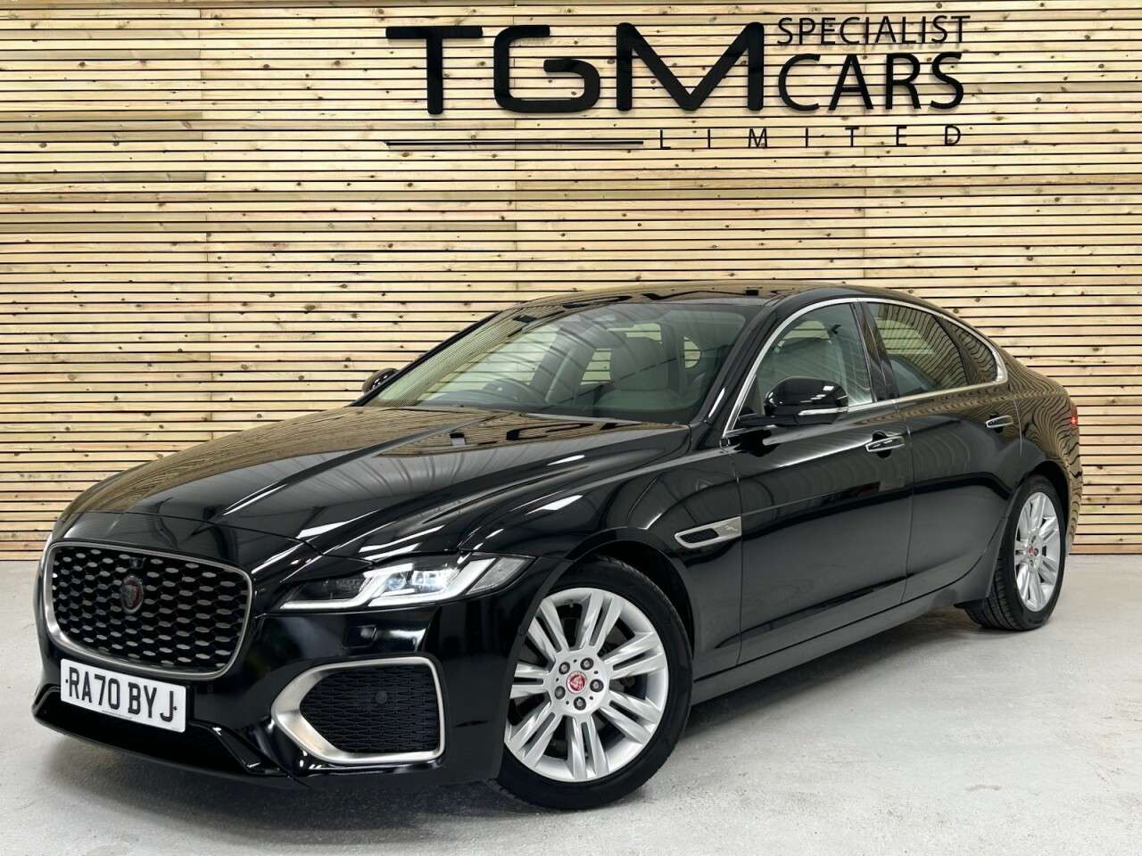 A 2021 JAGUAR XF 2.0 D200 MHEV S Saloon 4dr Diesel Auto Euro 6 (s/s) (204 ps) A 2021 JAGUAR XF 2.0 D200 MHEV S Saloon 4dr Diesel Auto Euro 6 (s/s) (204 ps)
