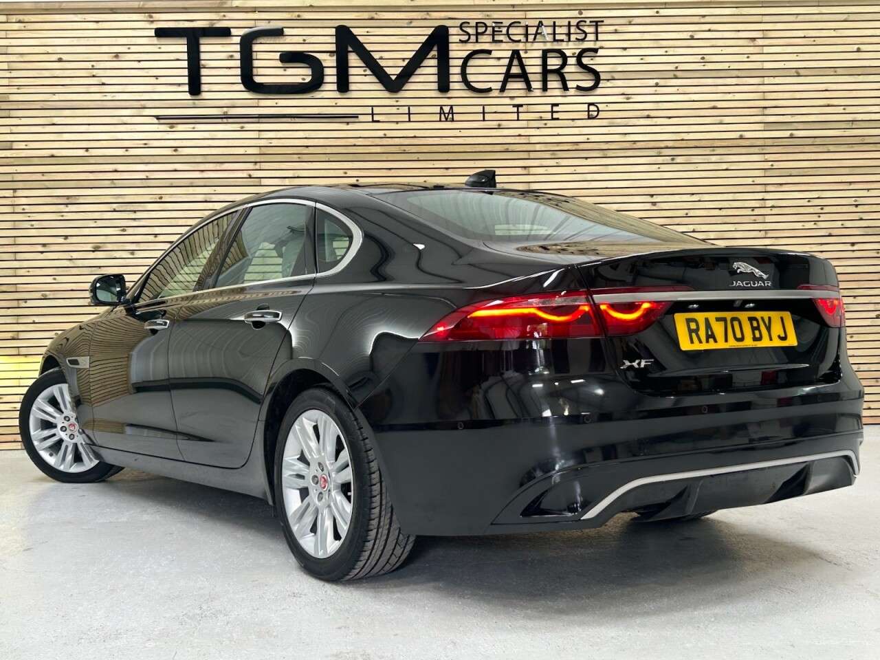 A 2021 JAGUAR XF 2.0 D200 MHEV S Saloon 4dr Diesel Auto Euro 6 (s/s) (204 ps) A 2021 JAGUAR XF 2.0 D200 MHEV S Saloon 4dr Diesel Auto Euro 6 (s/s) (204 ps)