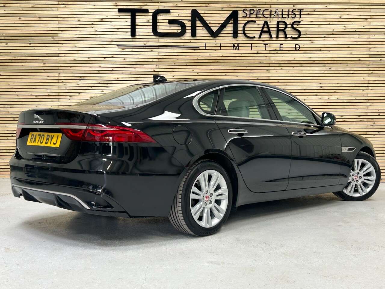 A 2021 JAGUAR XF 2.0 D200 MHEV S Saloon 4dr Diesel Auto Euro 6 (s/s) (204 ps) A 2021 JAGUAR XF 2.0 D200 MHEV S Saloon 4dr Diesel Auto Euro 6 (s/s) (204 ps)