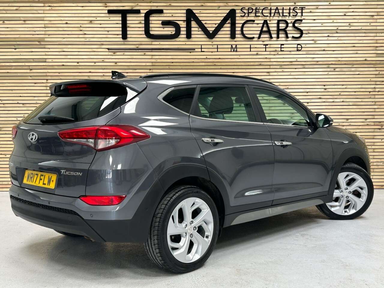A 2017 HYUNDAI TUCSON 1.7 CRDi Blue Drive Premium SE SUV 5dr Diesel DCT Euro 6 (s/s) (141 ps) A 2017 HYUNDAI TUCSON 1.7 CRDi Blue Drive Premium SE SUV 5dr Diesel DCT Euro 6 (s/s) (141 ps)