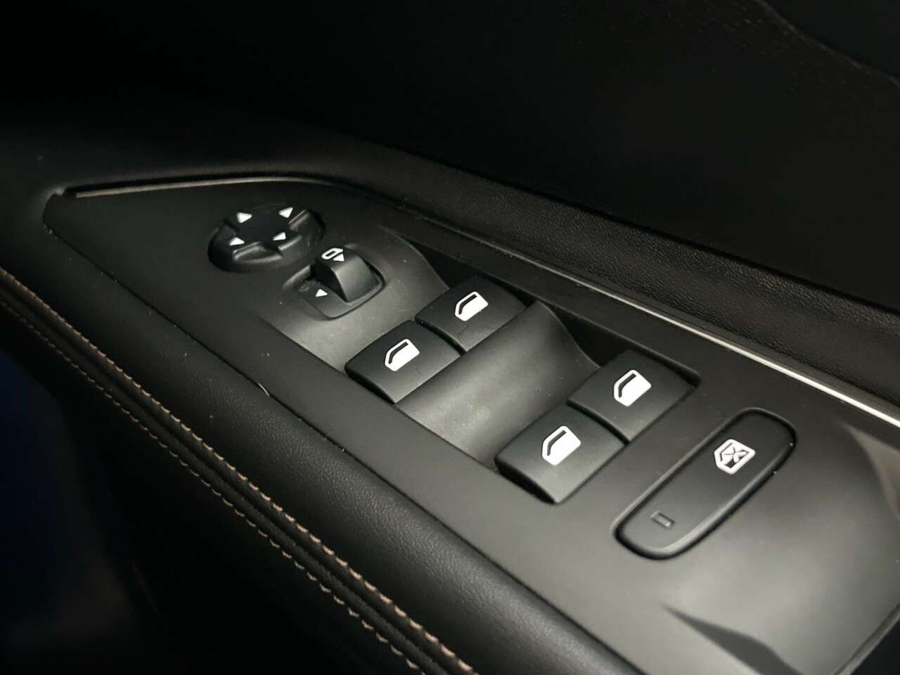 2019 PEUGEOT 5008 2019 PEUGEOT 5008
