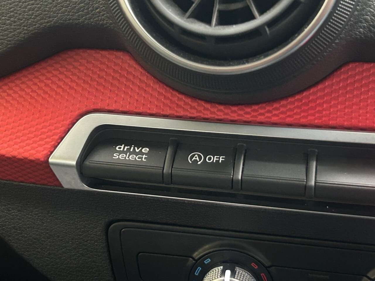 2020 AUDI Q2 2020 AUDI Q2