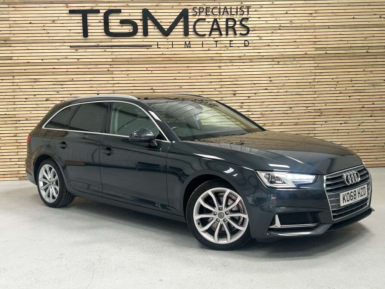 A 2019 AUDI A4 AVANT 2.0 TFSI 40 Sport Estate 5dr Petrol S Tronic Euro 6 (s/s) (190 ps) 3 OWNERS A 2019 AUDI A4 AVANT 2.0 TFSI 40 Sport Estate 5dr Petrol S Tronic Euro 6 (s/s) (190 ps) 3 OWNERS