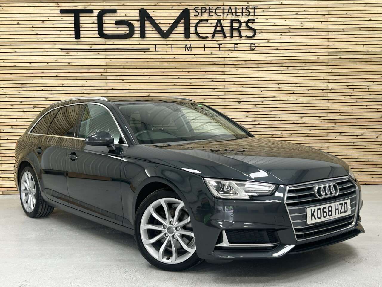 A 2019 AUDI A4 AVANT 2.0 TFSI 40 Sport Estate 5dr Petrol S Tronic Euro 6 (s/s) (190 ps) 3 OWNERS A 2019 AUDI A4 AVANT 2.0 TFSI 40 Sport Estate 5dr Petrol S Tronic Euro 6 (s/s) (190 ps) 3 OWNERS
