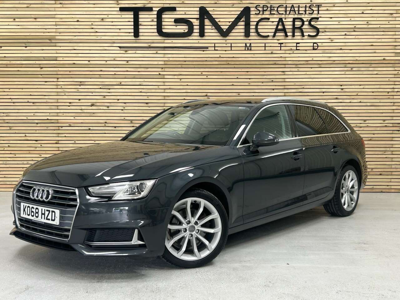 A 2019 AUDI A4 AVANT 2.0 TFSI 40 Sport Estate 5dr Petrol S Tronic Euro 6 (s/s) (190 ps) 3 OWNERS A 2019 AUDI A4 AVANT 2.0 TFSI 40 Sport Estate 5dr Petrol S Tronic Euro 6 (s/s) (190 ps) 3 OWNERS