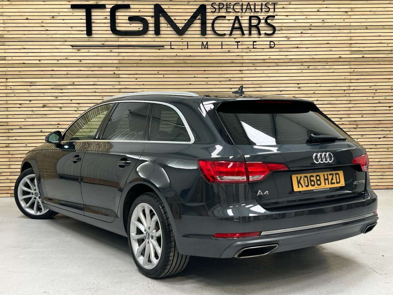 A 2019 AUDI A4 AVANT 2.0 TFSI 40 Sport Estate 5dr Petrol S Tronic Euro 6 (s/s) (190 ps) 3 OWNERS A 2019 AUDI A4 AVANT 2.0 TFSI 40 Sport Estate 5dr Petrol S Tronic Euro 6 (s/s) (190 ps) 3 OWNERS