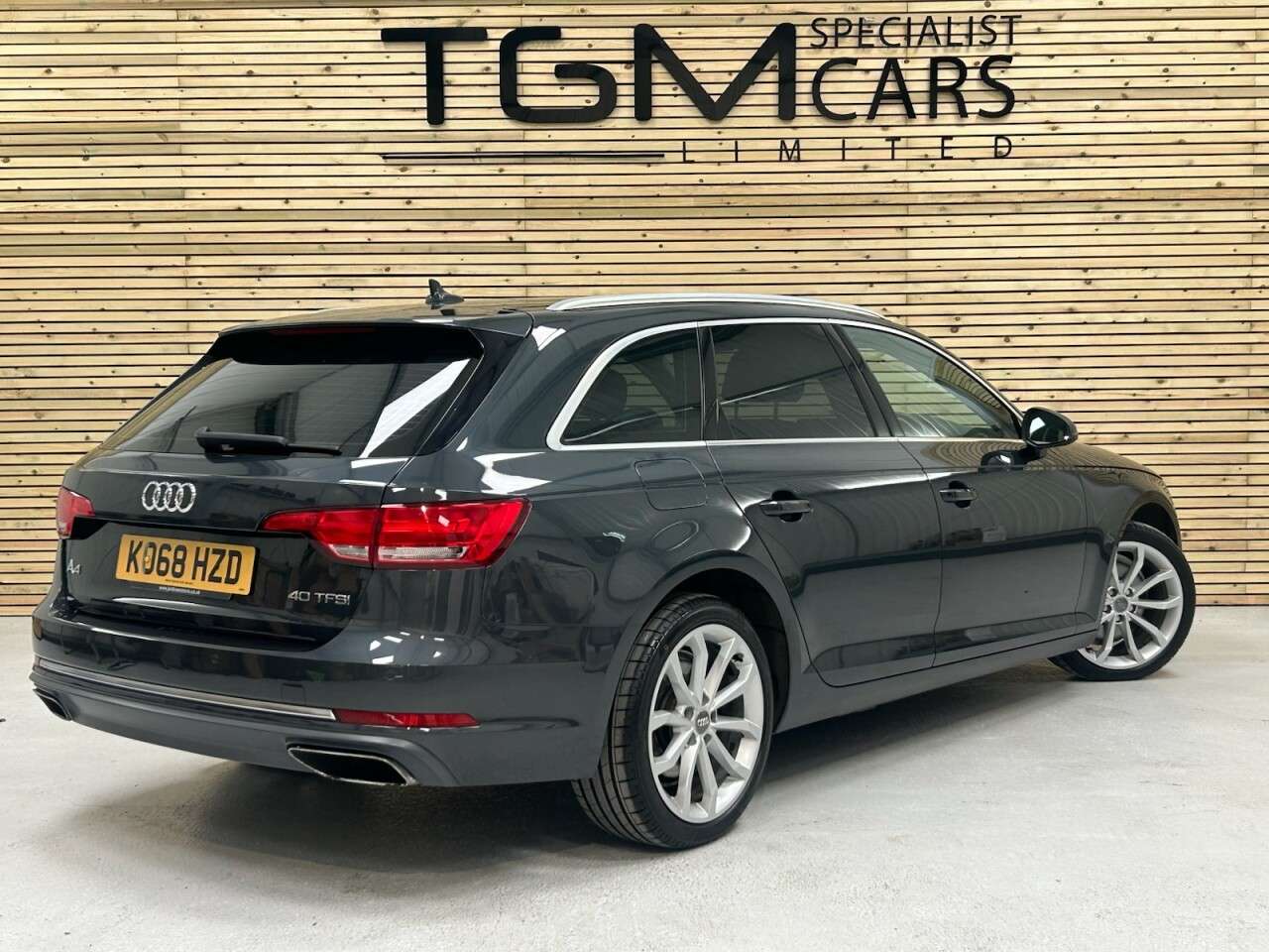 A 2019 AUDI A4 AVANT 2.0 TFSI 40 Sport Estate 5dr Petrol S Tronic Euro 6 (s/s) (190 ps) 3 OWNERS A 2019 AUDI A4 AVANT 2.0 TFSI 40 Sport Estate 5dr Petrol S Tronic Euro 6 (s/s) (190 ps) 3 OWNERS