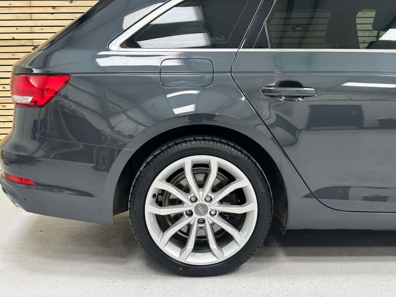 2019 AUDI A4 AVANT 2019 AUDI A4 AVANT