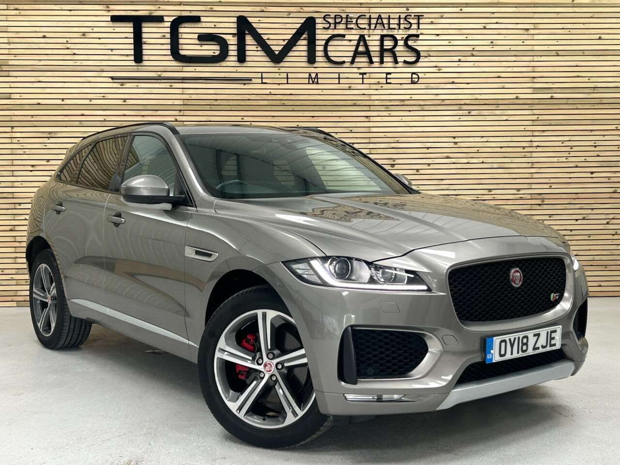 A 2018 JAGUAR F-PACE 3.0 D300 V6 S SUV 5dr Diesel Auto AWD Euro 6 (s/s) (300 ps) 2 OWNERS, 2 KEY A 2018 JAGUAR F-PACE 3.0 D300 V6 S SUV 5dr Diesel Auto AWD Euro 6 (s/s) (300 ps) 2 OWNERS, 2 KEY