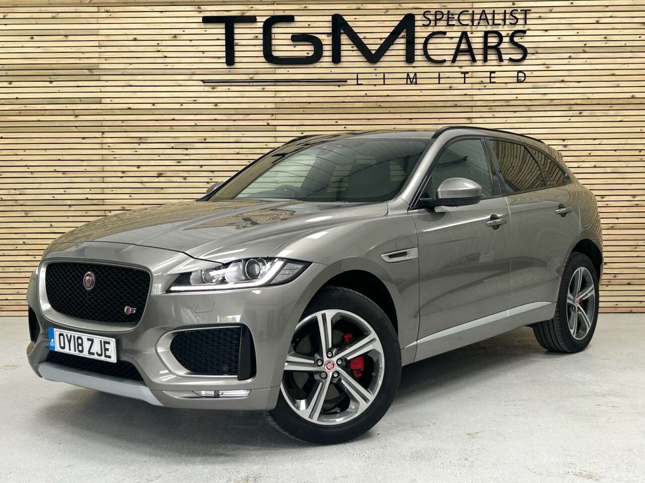 A 2018 JAGUAR F-PACE 3.0 D300 V6 S SUV 5dr Diesel Auto AWD Euro 6 (s/s) (300 ps) 2 OWNERS, 2 KEY A 2018 JAGUAR F-PACE 3.0 D300 V6 S SUV 5dr Diesel Auto AWD Euro 6 (s/s) (300 ps) 2 OWNERS, 2 KEY