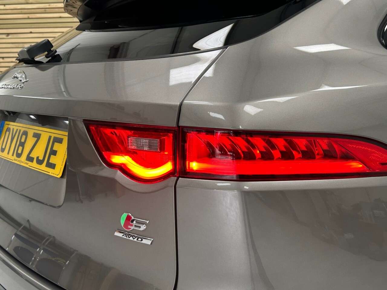 2018 JAGUAR F-PACE 2018 JAGUAR F-PACE