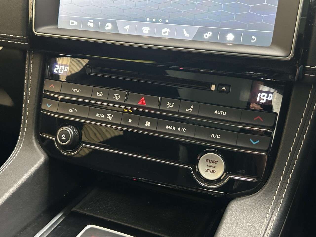 2018 JAGUAR F-PACE 2018 JAGUAR F-PACE