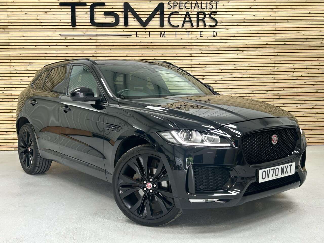 A 2020 JAGUAR F-PACE 2.0 D240 Chequered Flag SUV 5dr Diesel Auto AWD Euro 6 (s/s) (240 ps) A 2020 JAGUAR F-PACE 2.0 D240 Chequered Flag SUV 5dr Diesel Auto AWD Euro 6 (s/s) (240 ps)