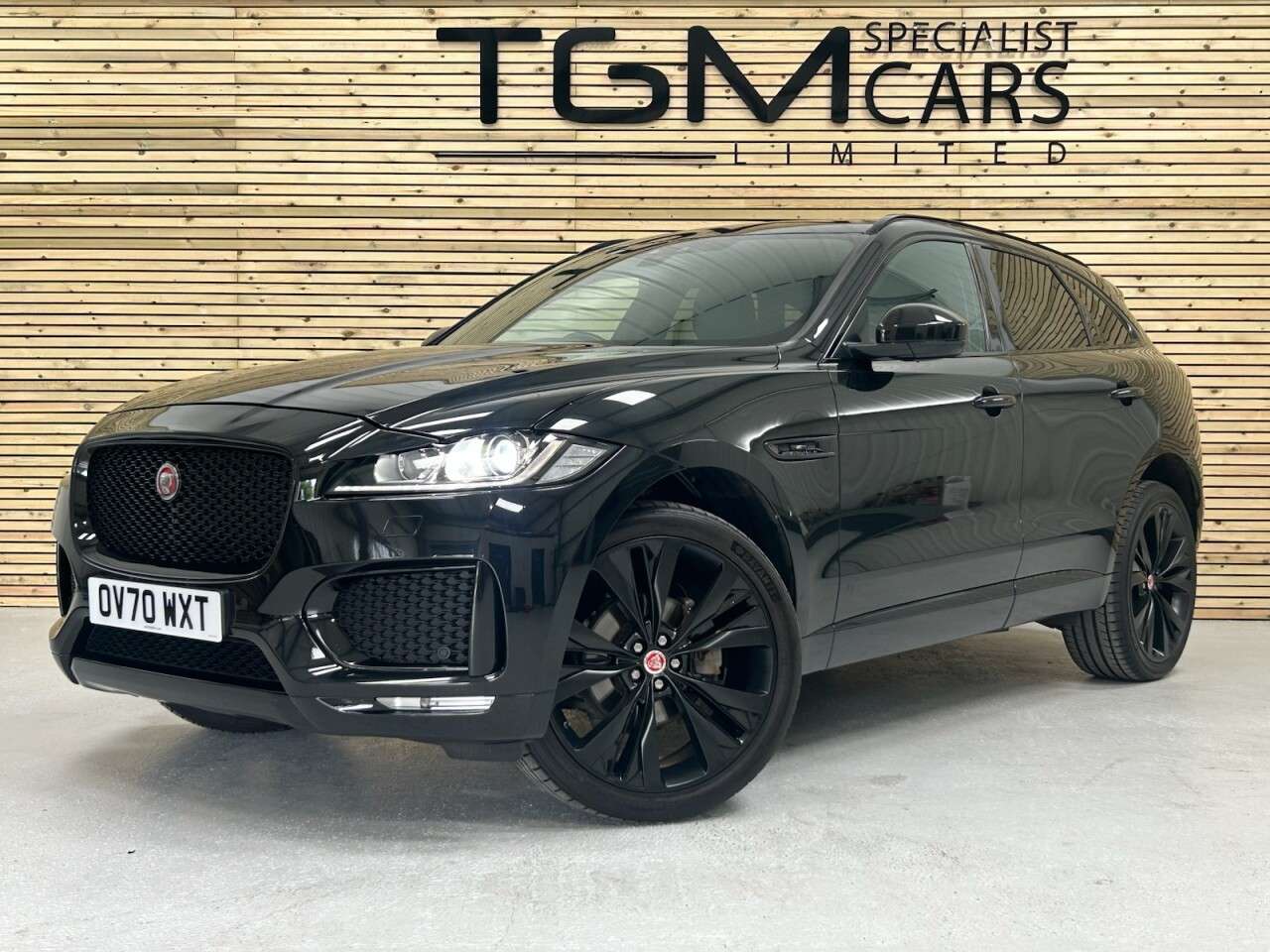 A 2020 JAGUAR F-PACE 2.0 D240 Chequered Flag SUV 5dr Diesel Auto AWD Euro 6 (s/s) (240 ps) A 2020 JAGUAR F-PACE 2.0 D240 Chequered Flag SUV 5dr Diesel Auto AWD Euro 6 (s/s) (240 ps)