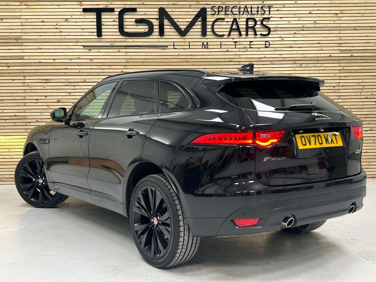 A 2020 JAGUAR F-PACE 2.0 D240 Chequered Flag SUV 5dr Diesel Auto AWD Euro 6 (s/s) (240 ps) A 2020 JAGUAR F-PACE 2.0 D240 Chequered Flag SUV 5dr Diesel Auto AWD Euro 6 (s/s) (240 ps)