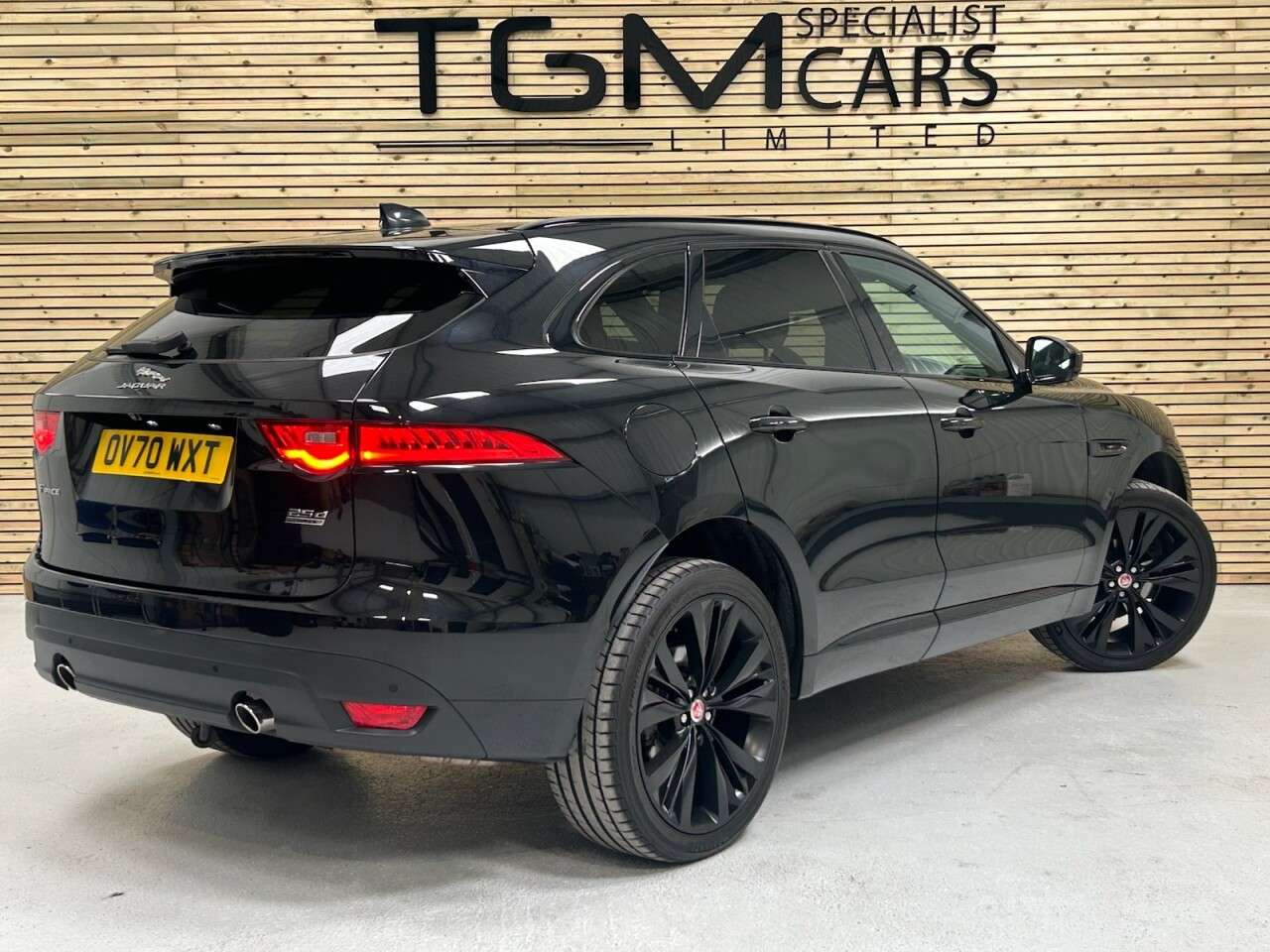 A 2020 JAGUAR F-PACE 2.0 D240 Chequered Flag SUV 5dr Diesel Auto AWD Euro 6 (s/s) (240 ps) A 2020 JAGUAR F-PACE 2.0 D240 Chequered Flag SUV 5dr Diesel Auto AWD Euro 6 (s/s) (240 ps)