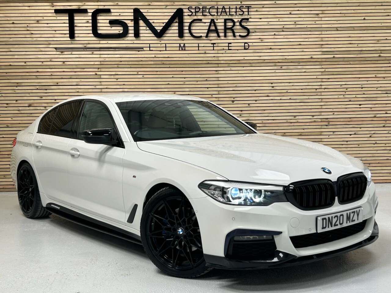 A 2020 BMW 5 SERIES 3.0 530d M Sport Saloon 4dr Diesel Auto Euro 6 (s/s) (265 ps) 2 OWNERS 2 KE A 2020 BMW 5 SERIES 3.0 530d M Sport Saloon 4dr Diesel Auto Euro 6 (s/s) (265 ps) 2 OWNERS 2 KE