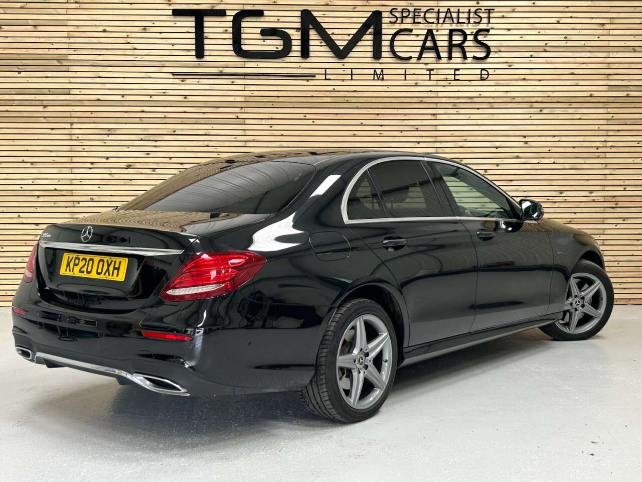 A 2020 MERCEDES-BENZ E CLASS 2.0 E300de 13.5kWh AMG Line (Premium) Saloon 4dr Diesel Plug-in Hybrid G-Tr A 2020 MERCEDES-BENZ E CLASS 2.0 E300de 13.5kWh AMG Line (Premium) Saloon 4dr Diesel Plug-in Hybrid G-Tr