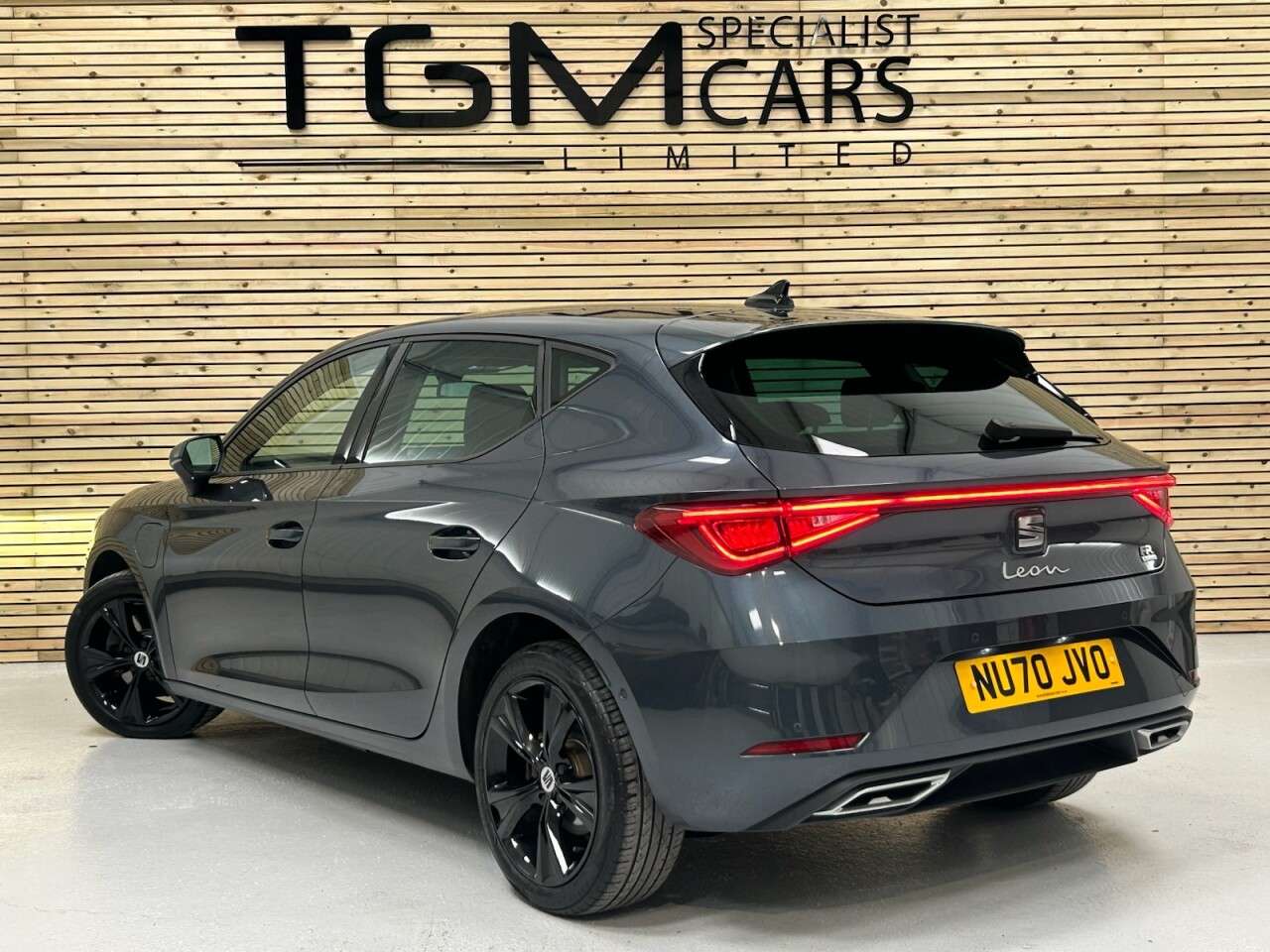 A 2020 SEAT LEON 1.4 eHybrid 12.8kWh FR Hatchback 5dr Petrol Plug-in Hybrid DSG Euro 6 (s/s) A 2020 SEAT LEON 1.4 eHybrid 12.8kWh FR Hatchback 5dr Petrol Plug-in Hybrid DSG Euro 6 (s/s)