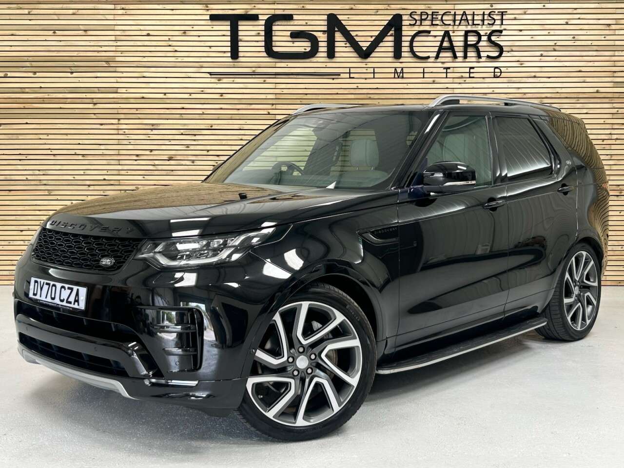 A 2020 LAND ROVER DISCOVERY 3.0 SD V6 HSE SUV 5dr Diesel Auto 4WD Euro 6 (s/s) (306 ps) MERIDIAN, PANRO A 2020 LAND ROVER DISCOVERY 3.0 SD V6 HSE SUV 5dr Diesel Auto 4WD Euro 6 (s/s) (306 ps) MERIDIAN, PANRO