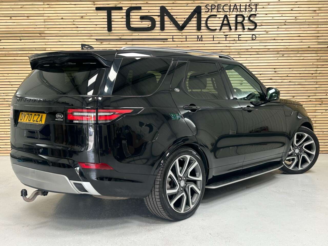 A 2020 LAND ROVER DISCOVERY 3.0 SD V6 HSE SUV 5dr Diesel Auto 4WD Euro 6 (s/s) (306 ps) MERIDIAN, PANRO A 2020 LAND ROVER DISCOVERY 3.0 SD V6 HSE SUV 5dr Diesel Auto 4WD Euro 6 (s/s) (306 ps) MERIDIAN, PANRO