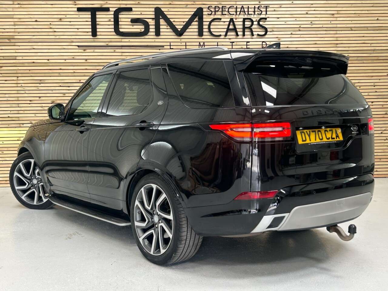A 2020 LAND ROVER DISCOVERY 3.0 SD V6 HSE SUV 5dr Diesel Auto 4WD Euro 6 (s/s) (306 ps) MERIDIAN, PANRO A 2020 LAND ROVER DISCOVERY 3.0 SD V6 HSE SUV 5dr Diesel Auto 4WD Euro 6 (s/s) (306 ps) MERIDIAN, PANRO