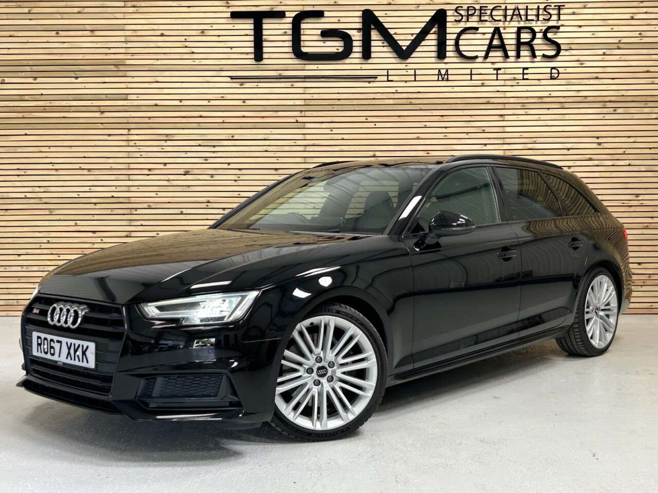 A 2017 AUDI S4 AVANT 3.0 TFSI V6 Estate 5dr Petrol Tiptronic quattro Euro 6 (s/s) (354 ps) MOT 0 A 2017 AUDI S4 AVANT 3.0 TFSI V6 Estate 5dr Petrol Tiptronic quattro Euro 6 (s/s) (354 ps) MOT 0