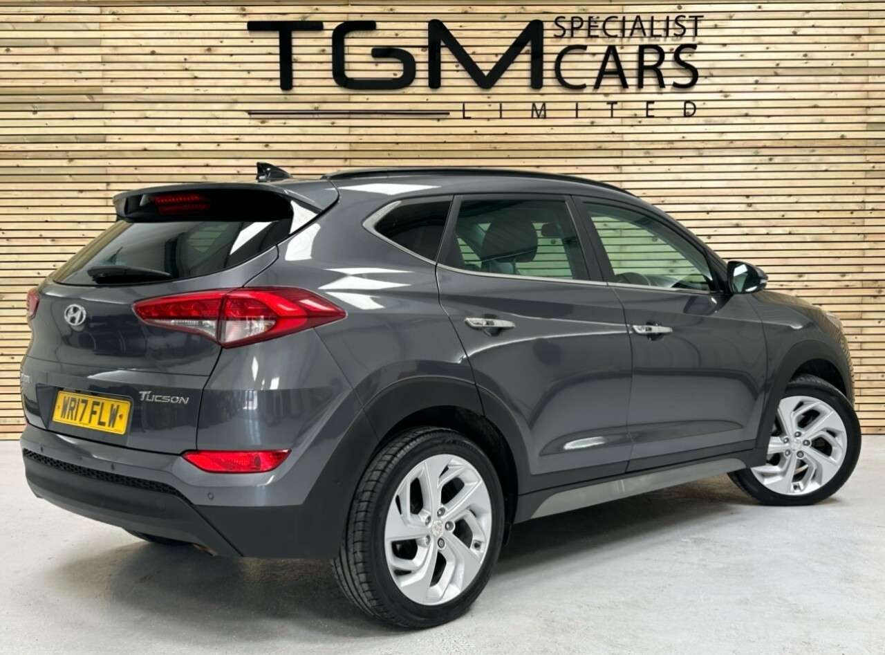 A 2017 HYUNDAI TUCSON 1.7 CRDi Blue Drive Premium SE SUV 5dr Diesel DCT Euro 6 (s/s) (141 ps) A 2017 HYUNDAI TUCSON 1.7 CRDi Blue Drive Premium SE SUV 5dr Diesel DCT Euro 6 (s/s) (141 ps)