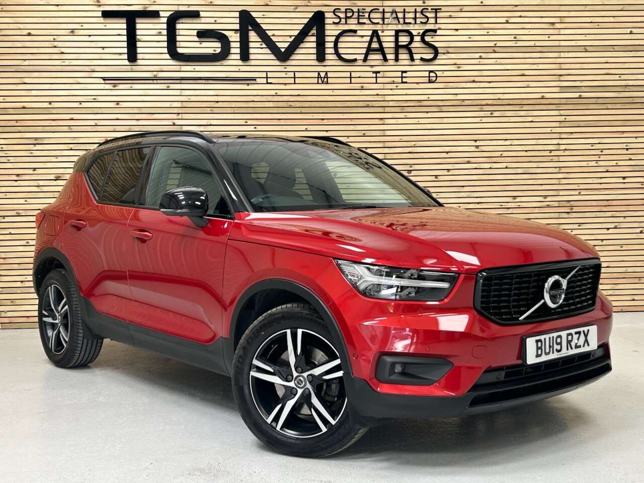 A 2019 VOLVO XC40 2.0 D4 R-Design SUV 5dr Diesel Auto AWD Euro 6 (s/s) (190 ps) 360 CAM, HIST A 2019 VOLVO XC40 2.0 D4 R-Design SUV 5dr Diesel Auto AWD Euro 6 (s/s) (190 ps) 360 CAM, HIST
