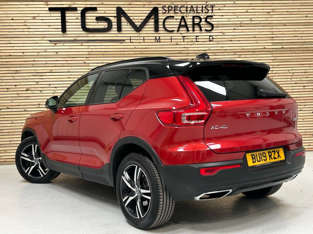 A 2019 VOLVO XC40 2.0 D4 R-Design SUV 5dr Diesel Auto AWD Euro 6 (s/s) (190 ps) 360 CAM, HIST A 2019 VOLVO XC40 2.0 D4 R-Design SUV 5dr Diesel Auto AWD Euro 6 (s/s) (190 ps) 360 CAM, HIST