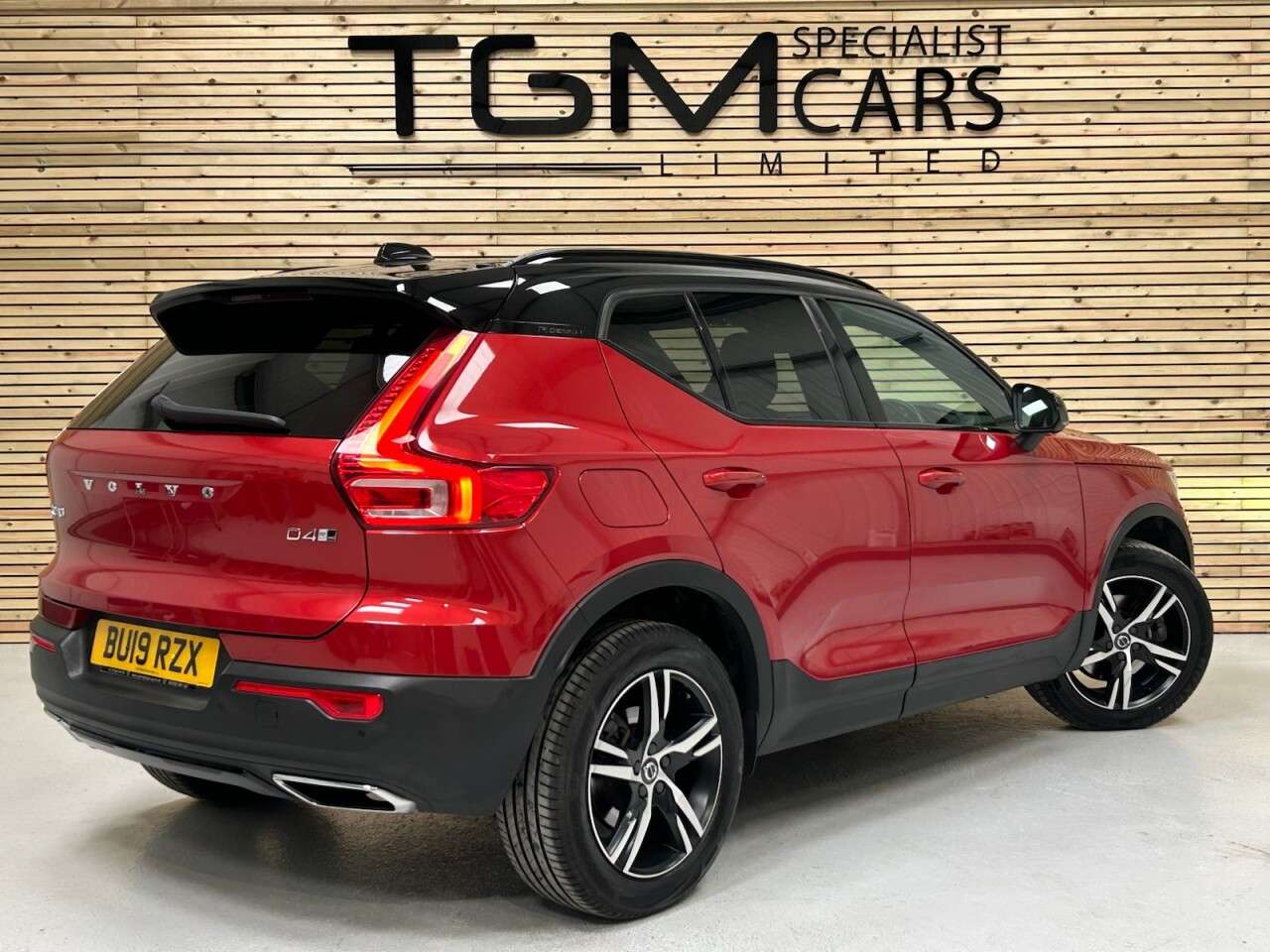 A 2019 VOLVO XC40 2.0 D4 R-Design SUV 5dr Diesel Auto AWD Euro 6 (s/s) (190 ps) 360 CAM, HIST A 2019 VOLVO XC40 2.0 D4 R-Design SUV 5dr Diesel Auto AWD Euro 6 (s/s) (190 ps) 360 CAM, HIST