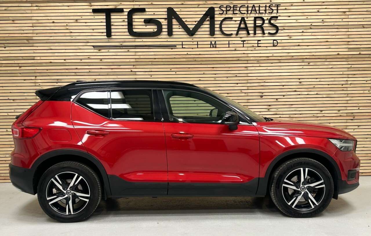 A 2019 VOLVO XC40 2.0 D4 R-Design SUV 5dr Diesel Auto AWD Euro 6 (s/s) (190 ps) 360 CAM, HIST A 2019 VOLVO XC40 2.0 D4 R-Design SUV 5dr Diesel Auto AWD Euro 6 (s/s) (190 ps) 360 CAM, HIST