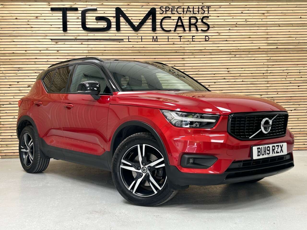 2019 VOLVO XC40 2019 VOLVO XC40