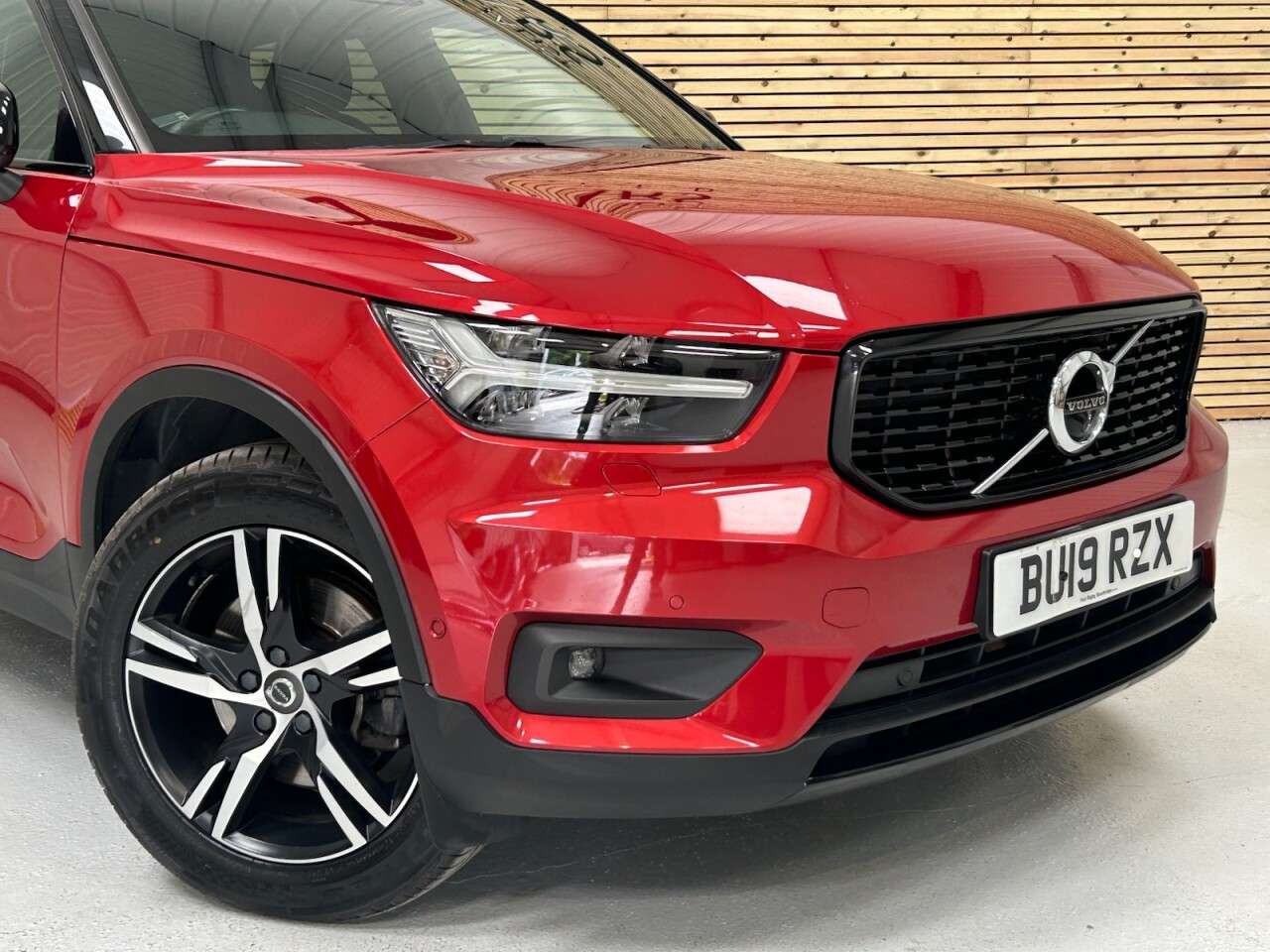 2019 VOLVO XC40 2019 VOLVO XC40