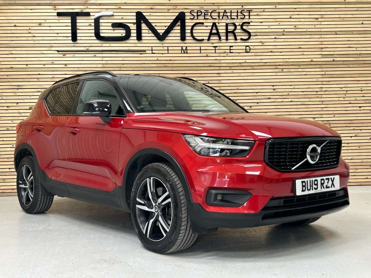 2019 VOLVO XC40 2019 VOLVO XC40