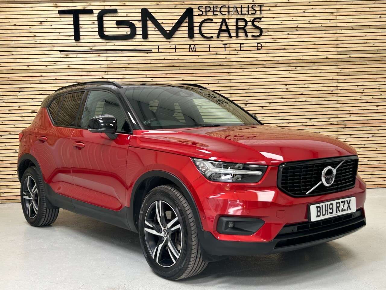 2019 VOLVO XC40 2019 VOLVO XC40