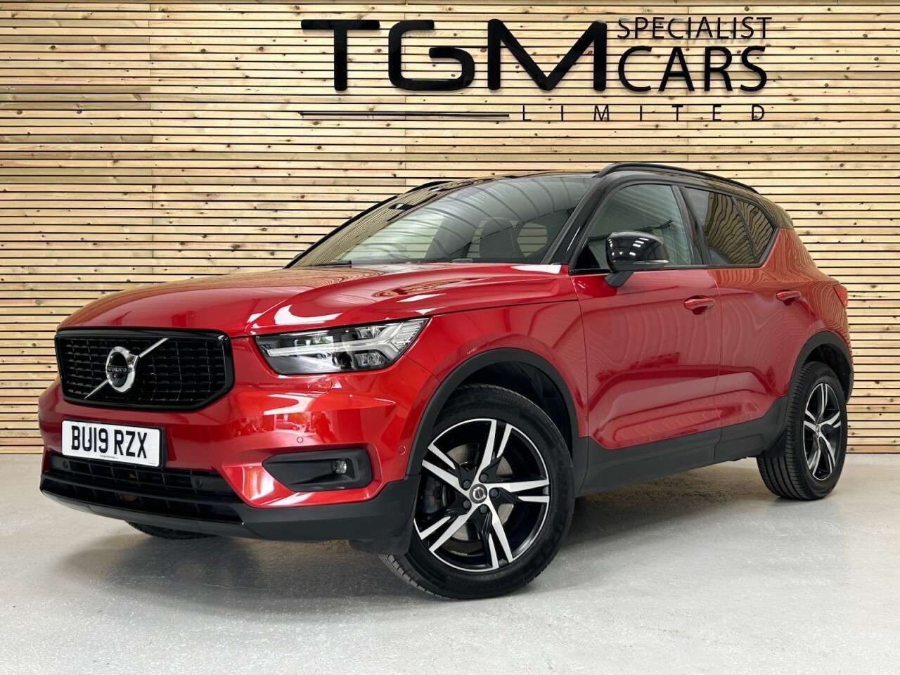 2019 VOLVO XC40 2019 VOLVO XC40